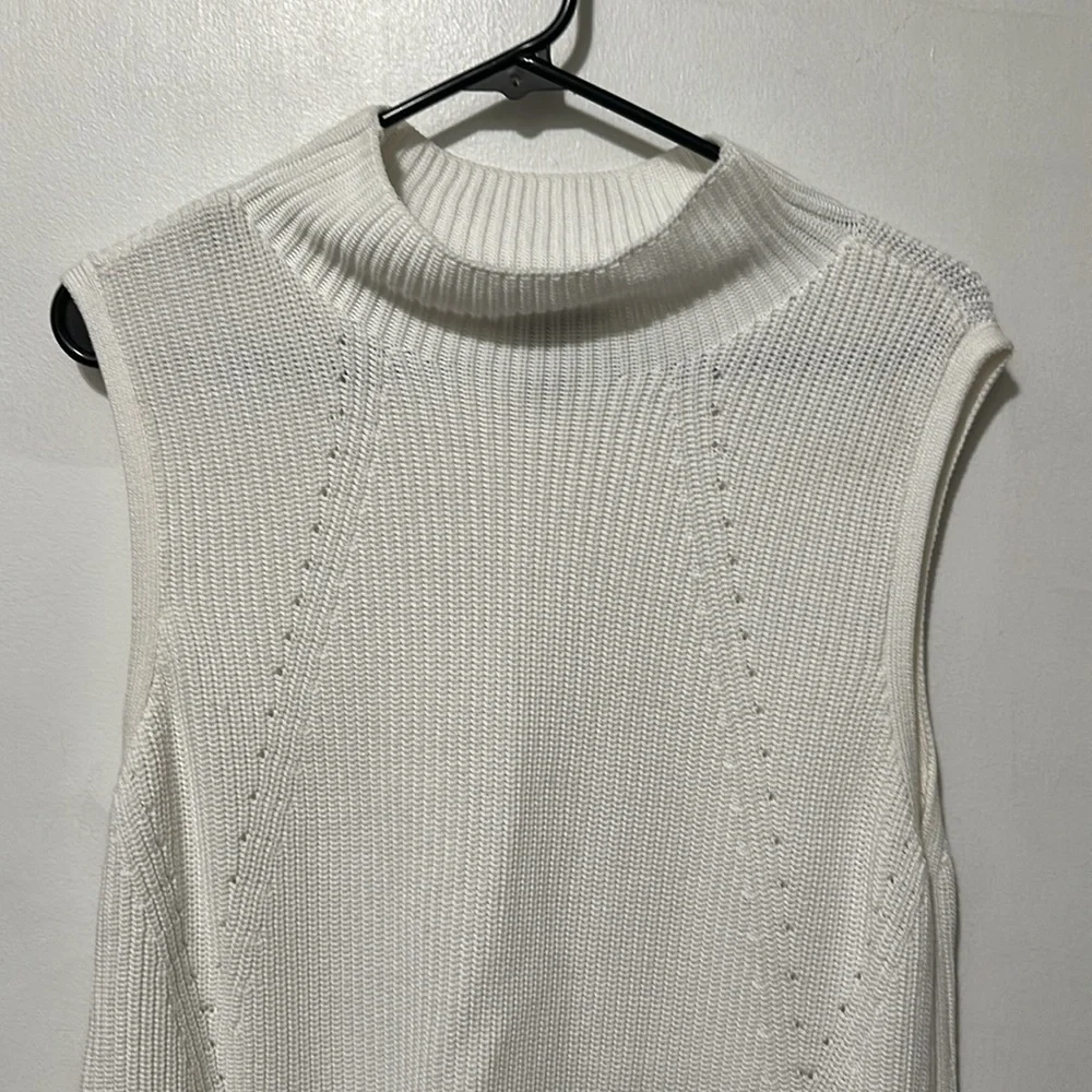 White House Black Market Sleeveless Knit Top size Large - Picture 5 of 5